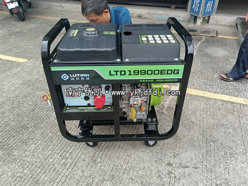 2025年9月9日，客戶到店采購(gòu)綠田10kw柴油發(fā)電機(jī)組并試機(jī)