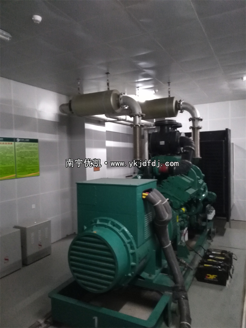 2022年5月6日，800KW康明斯發(fā)電機組順利通過驗并收交付某醫(yī)院