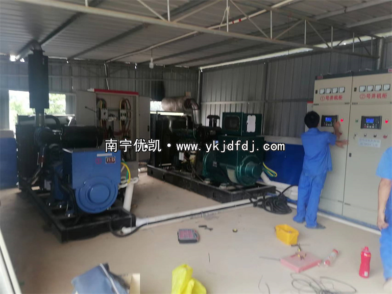2022年8月15日，300KW濰柴發(fā)電機(jī)組并機(jī)300KW玉柴發(fā)電機(jī)組