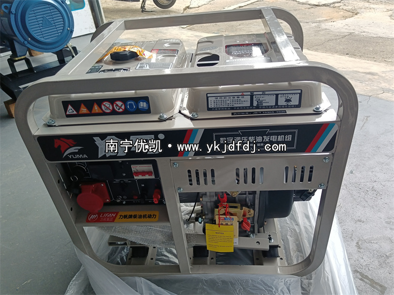 2022年8月18日，小型發(fā)電機(jī)8KW等功率柴油發(fā)電機(jī)組發(fā)貨南寧某工地