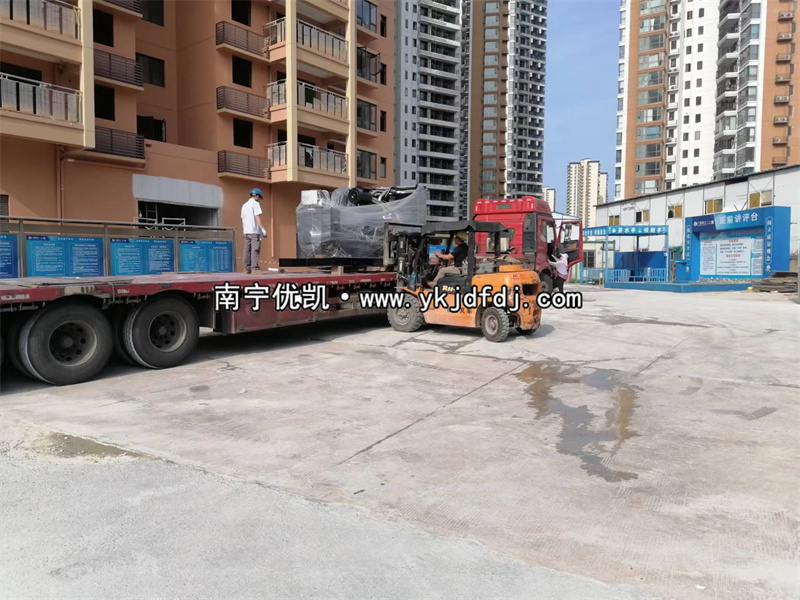 2023年5月16日，廣西項(xiàng)目700kw上柴發(fā)電機(jī)組到貨現(xiàn)場