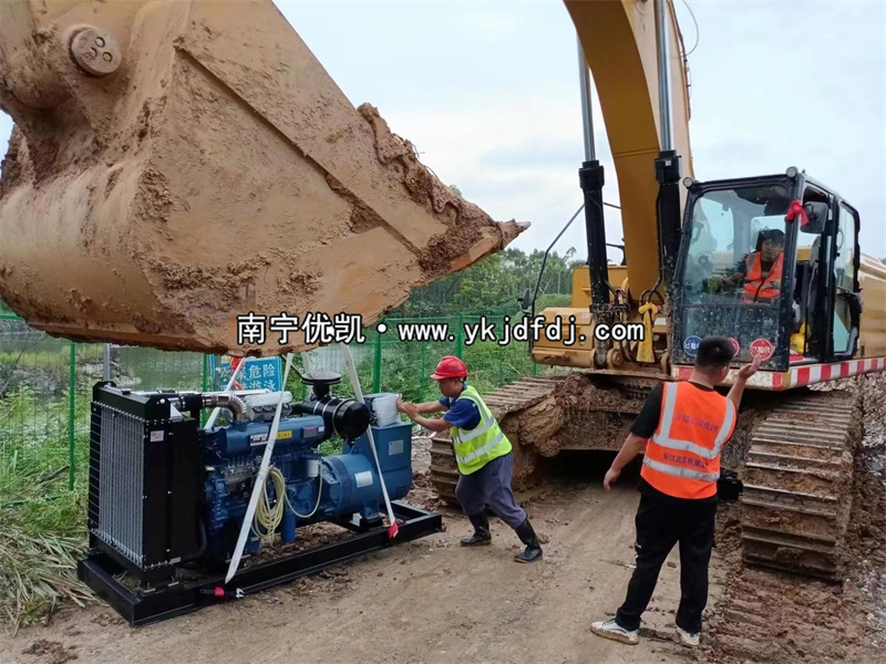 2023年8月10日，150kw濰坊雷納發(fā)電機組欽州項目到貨現(xiàn)場