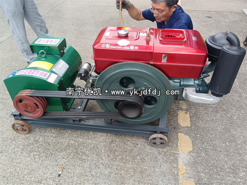 2024年5月16日，客戶到店自提一臺15KW單缸柴油發(fā)電機