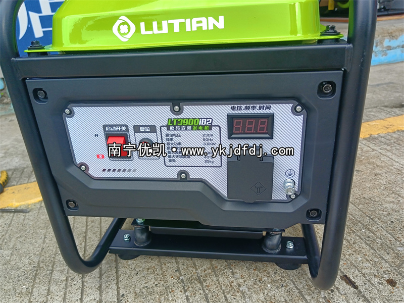 2024年6月28日，客戶到店自提一臺3KW汽油變頻發(fā)電機(jī)