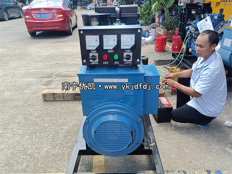 2024年7月25日，客戶到店自提30KW柴油發(fā)電機(jī)組