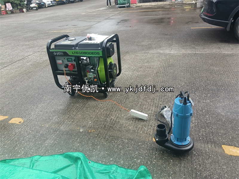 2024年8月13日，客戶到店自提8KW柴油發(fā)電機(jī)組