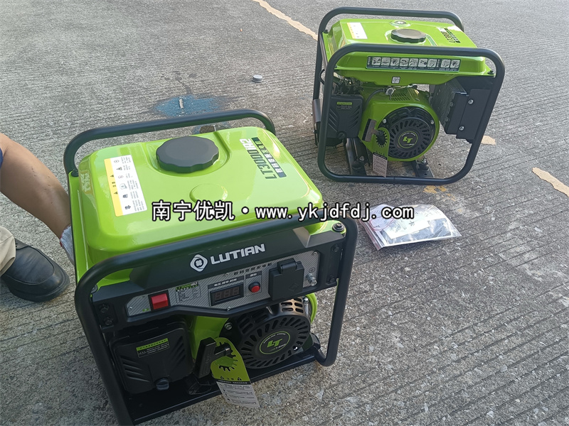 2024年9月23日，客戶到店自提兩臺汽油變頻發(fā)電機(jī)