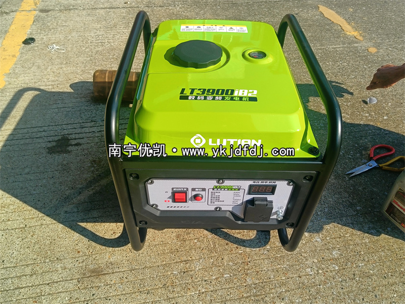 2024年10月11日，客戶到店自提3KW汽油變頻發(fā)電機(jī)