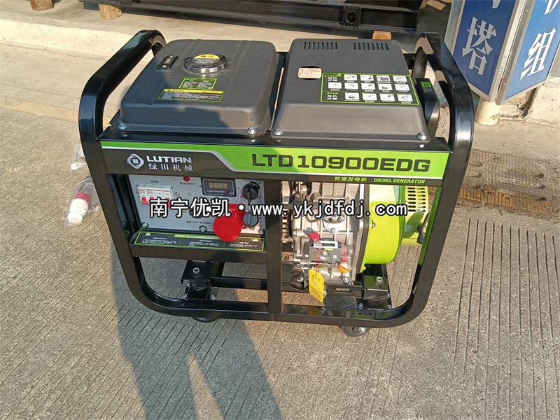 2025年1月20日，客戶到店自提并試機8KW柴油發(fā)電機組