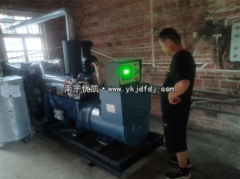 2025年6月16日，玉林某中學(xué)項(xiàng)目200kw柴油發(fā)電機(jī)組到貨安裝調(diào)試