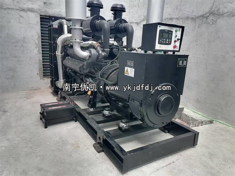 2025年7月6日，欽州項(xiàng)目600KW上柴發(fā)電機(jī)組安裝調(diào)試完成并通過驗(yàn)收