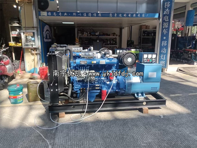 2025年11月18日，客戶到店自提兩臺(tái)80kw柴油發(fā)電機(jī)組并試機(jī)